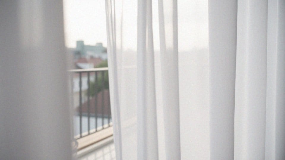 Jak zmieniają charakter balkonu zasłony na balkon?